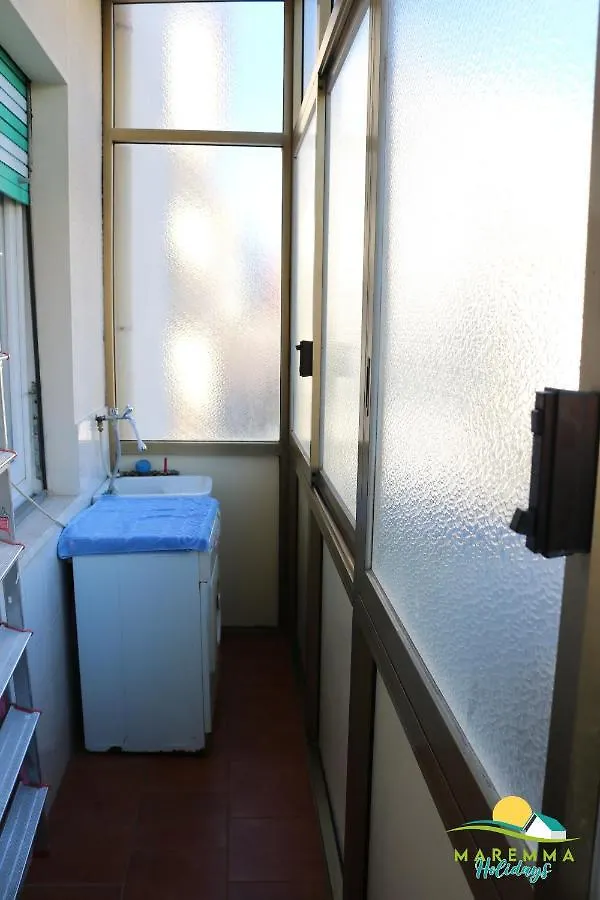 Maremma Holidays; Zona Nuova Apartament Follonica 0*,  Italy